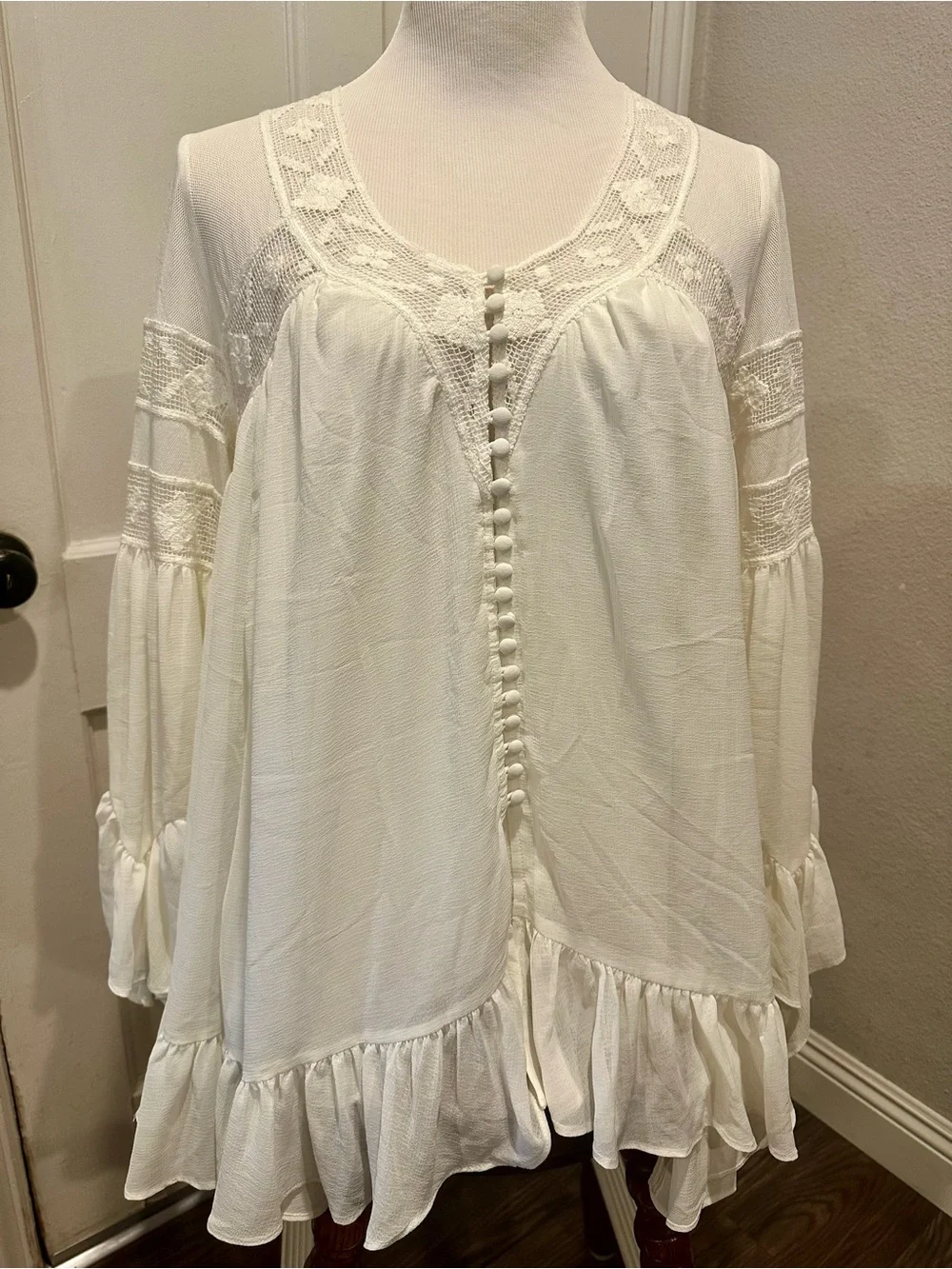 Free People Cream Button-Front Peasant Blouse Boho Chic Lightweight Ruffles M